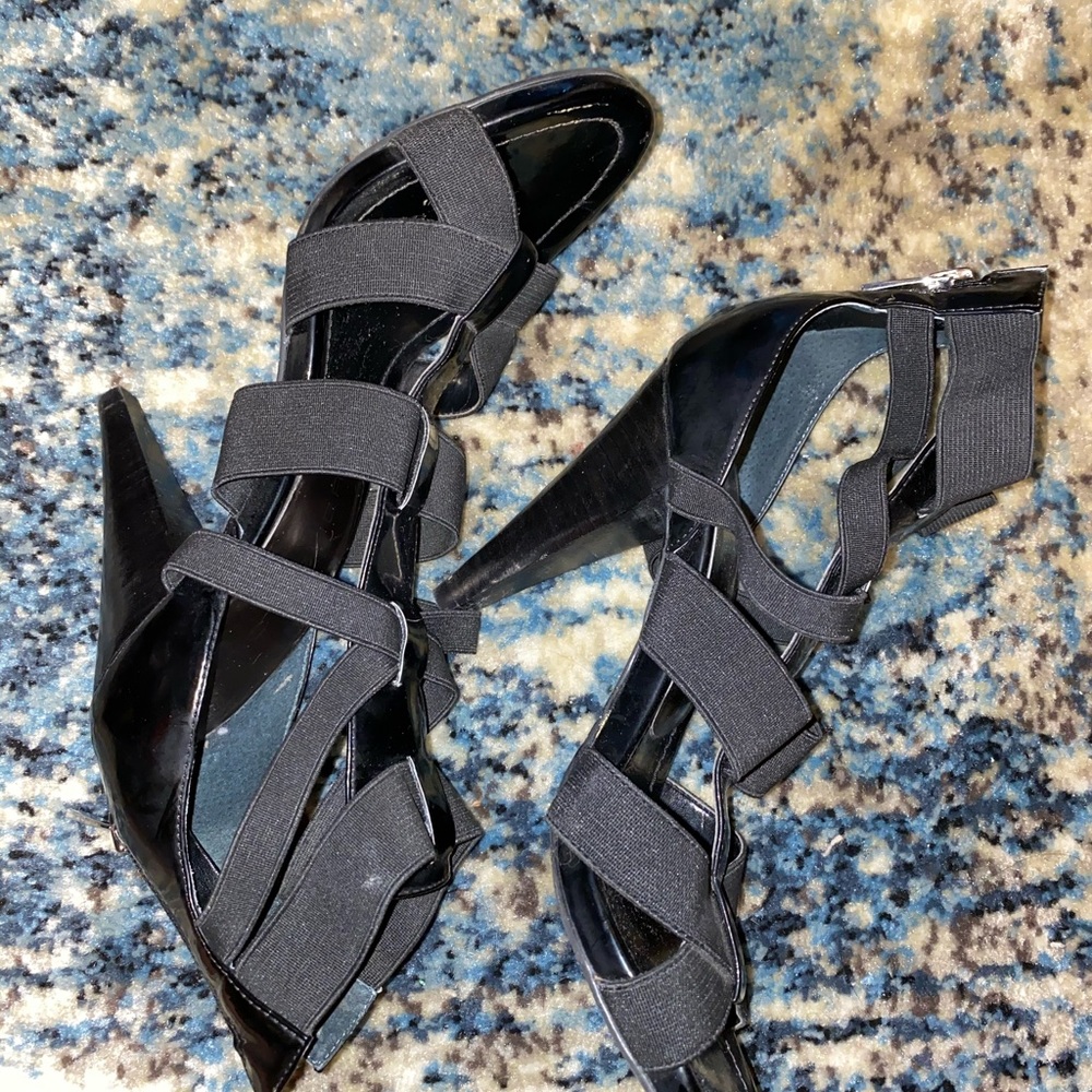 HEELS - Picture 3 of 3
